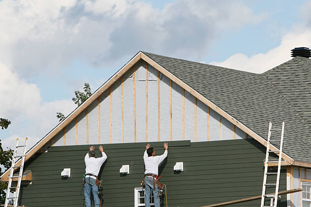 Professional Siding Installation technician working in Carthage, TX